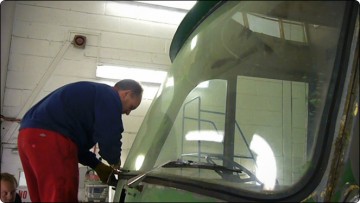 Windscreen 1 Removing the old beading